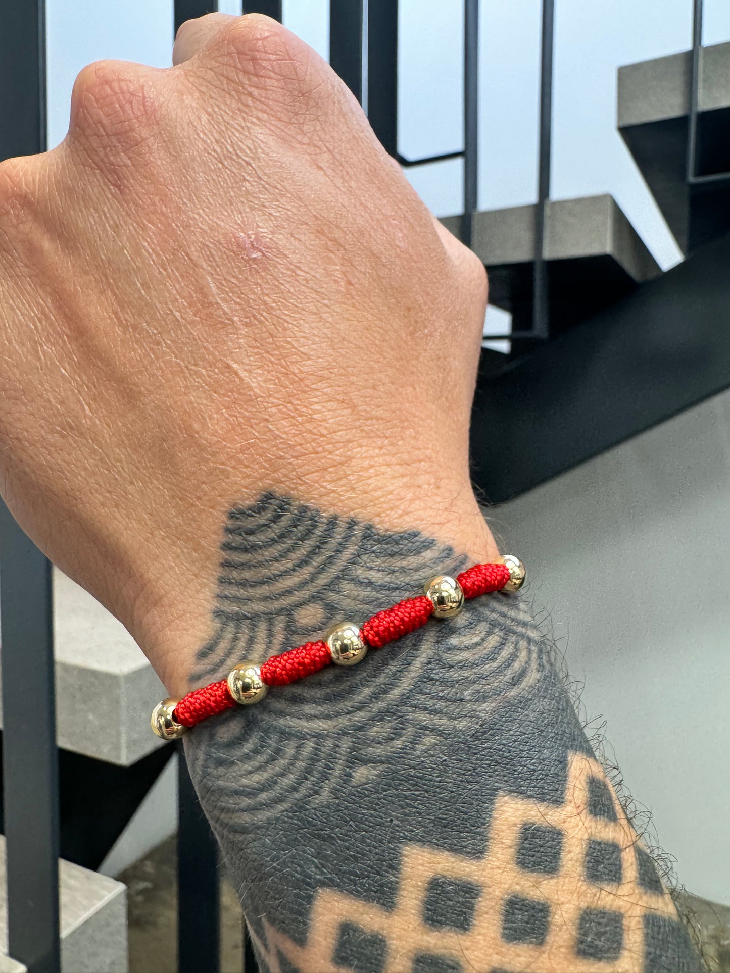 Manilla Tejida 7 Nudos Balín 6mm Oro Laminado 18k | OM JOYERÍA