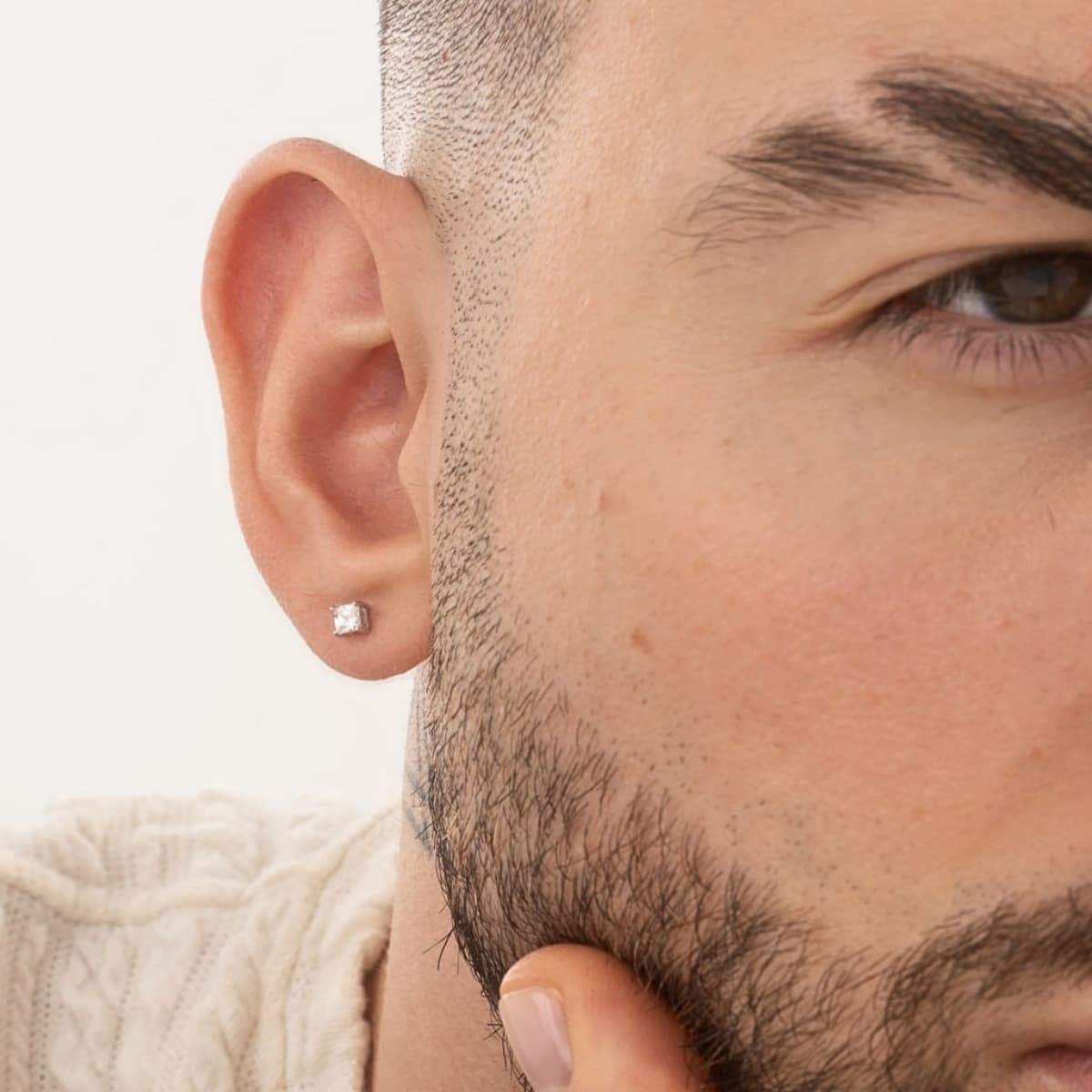 Aretes Topos Chispa Diamond 3.6 mm Plata Ley 925 hombre oreja detalle