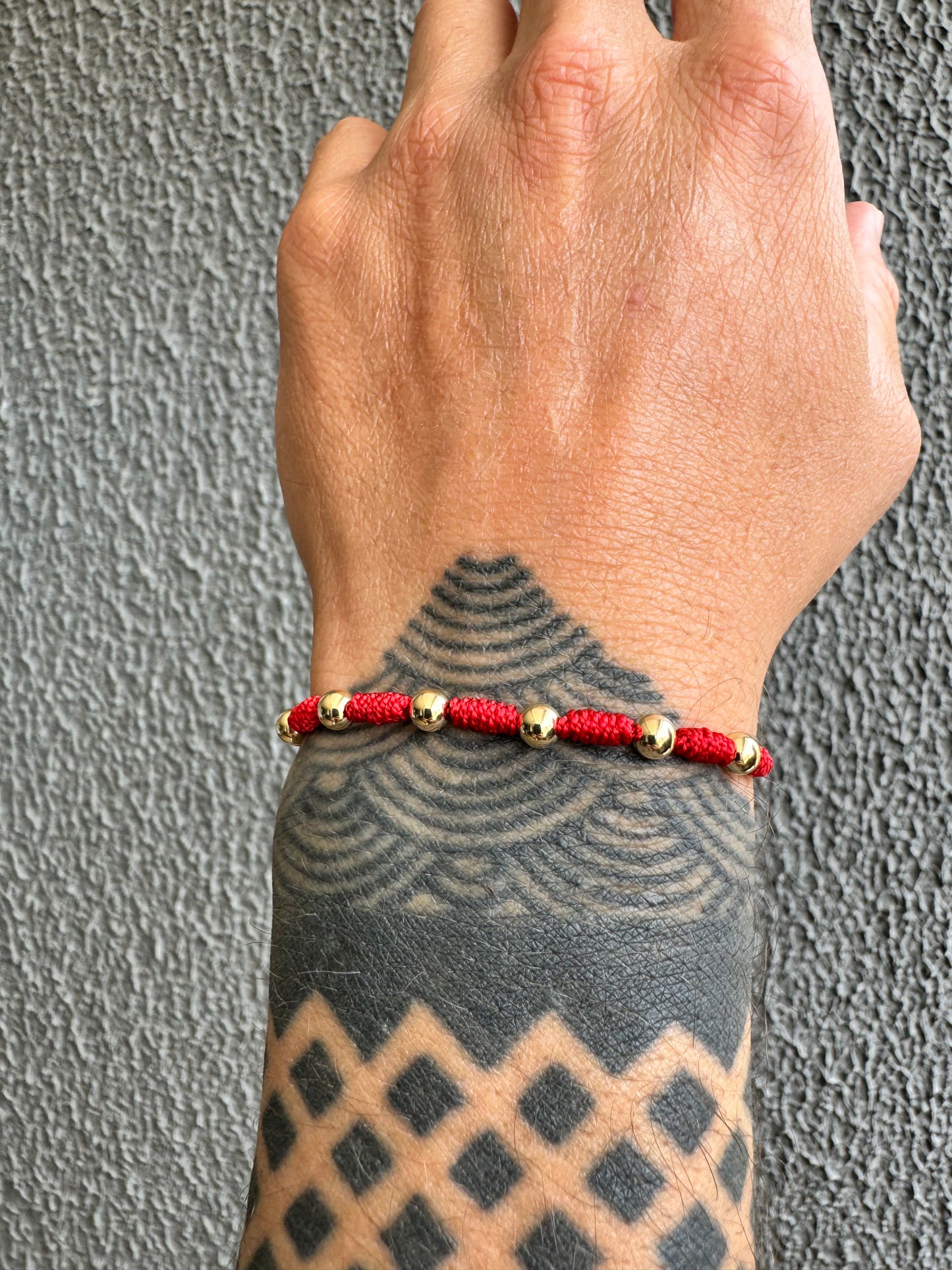 Manilla Tejida 7 Nudos Balín 5mm Oro Laminado 18k | OM JOYERÍA