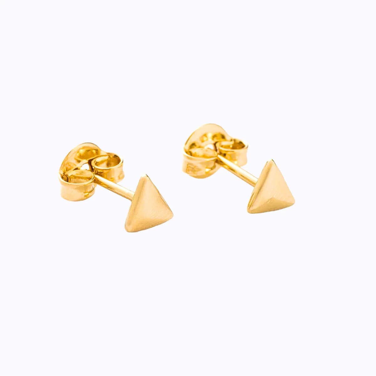 Aretes Triángulo – Oro Laminado 18K | OM JOYERÍA