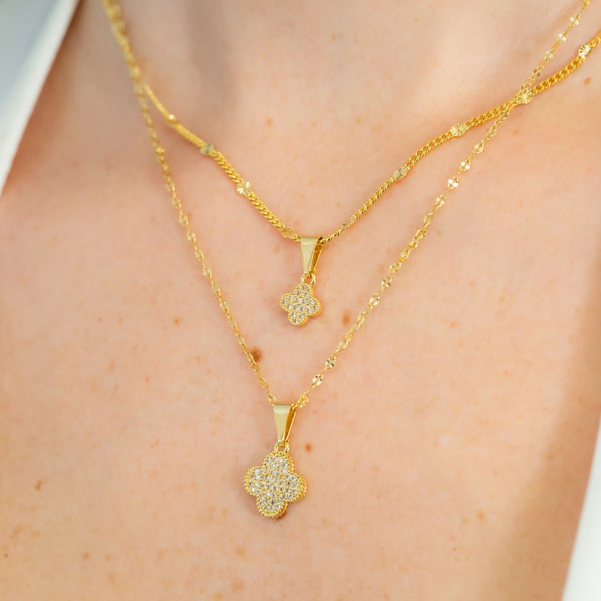 Dije Clover Circonias – Oro Laminado 18K | OM JOYERÍA