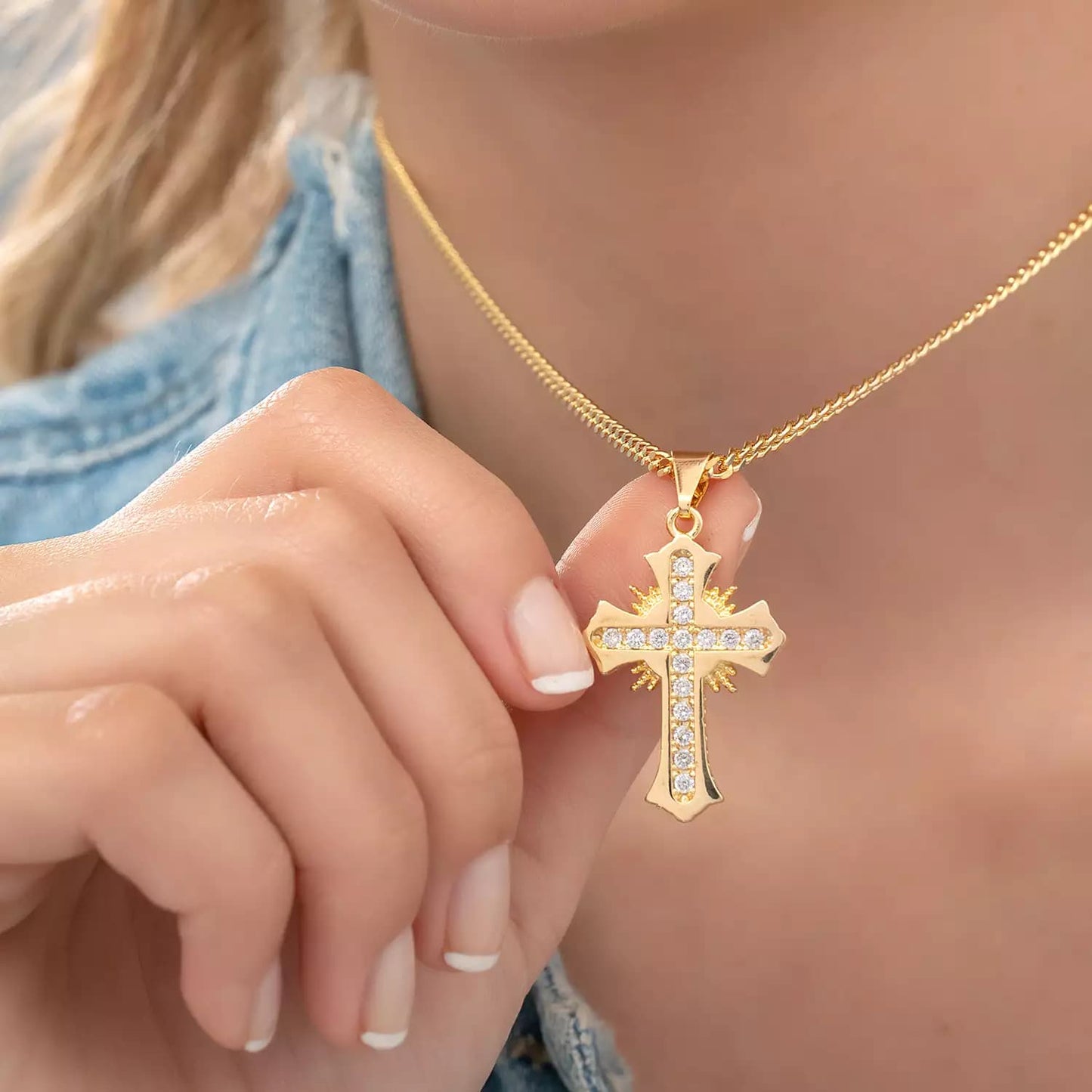 Dije Cruz Sagrada con Circonias Cristal Oro Laminado 18K | OM JOYERÍA