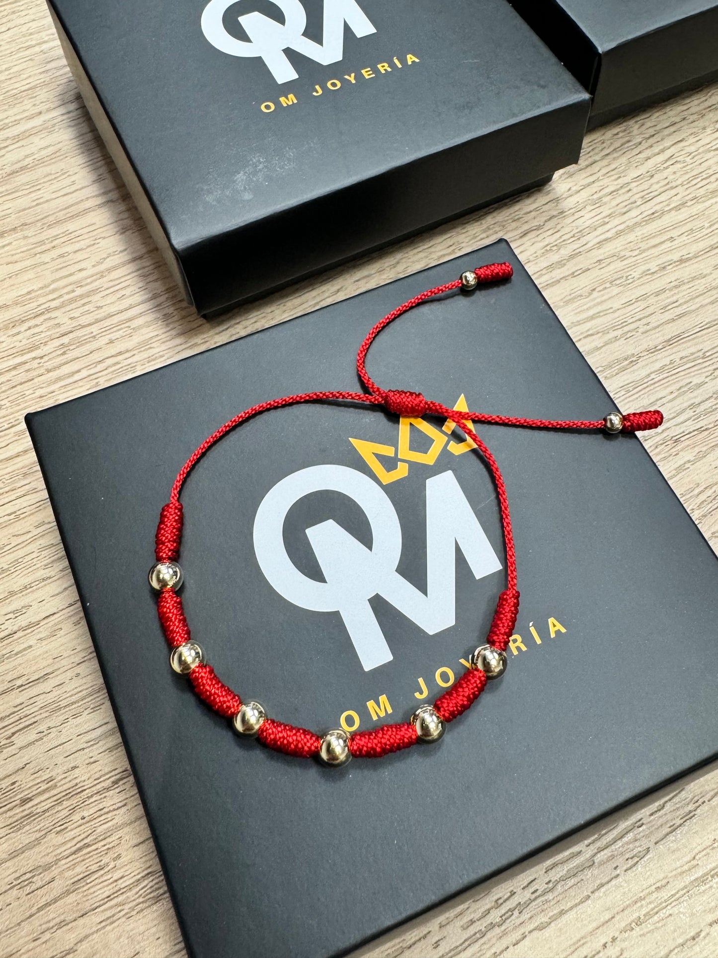 Manilla Tejida 7 Nudos Balín 6mm Oro Laminado 18k | OM JOYERÍA