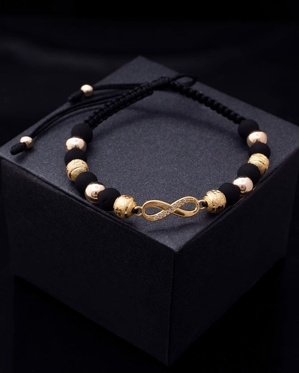 Manillas de pareja con herraje infinito, balines lisos y diamantados  de 6mm de Oro Laminado 18k