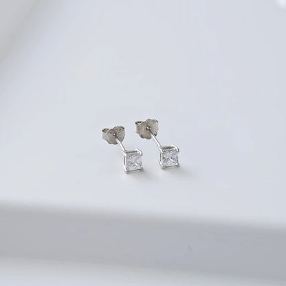 Aretes Topos Chispa Diamond 3.6 mm Plata Ley 925 lifestyle fondo gris