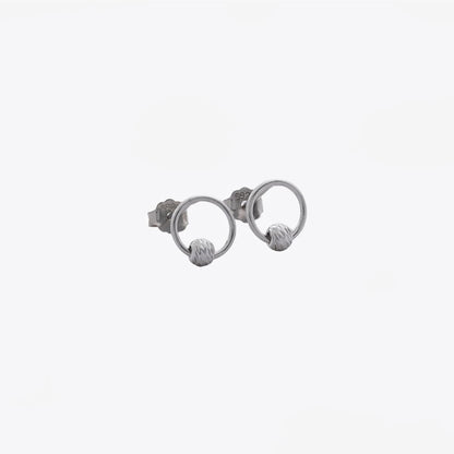 Aretes Topos Facet Hoop 7 mm Plata Ley 925 lifestyle fondo blanco