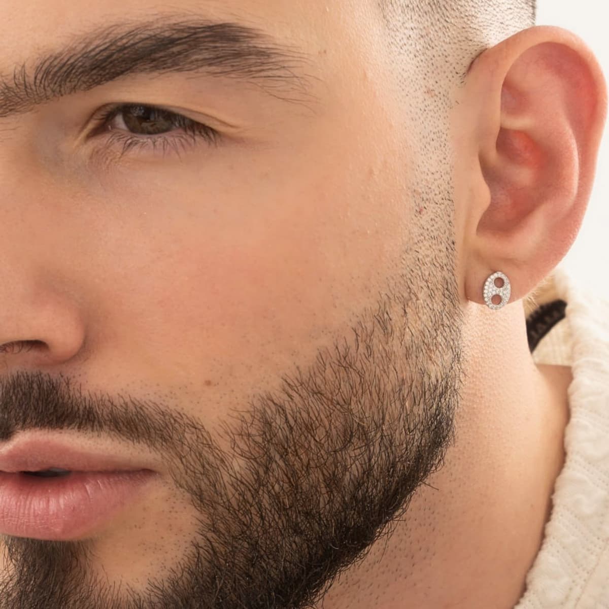 Aretes Topos Gucci Glam 8.6 mm Plata Ley 925 hombre oreja