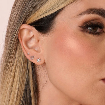 Aretes Topos Kitty Love 6 mm Plata Ley 925 mujer oreja detalle