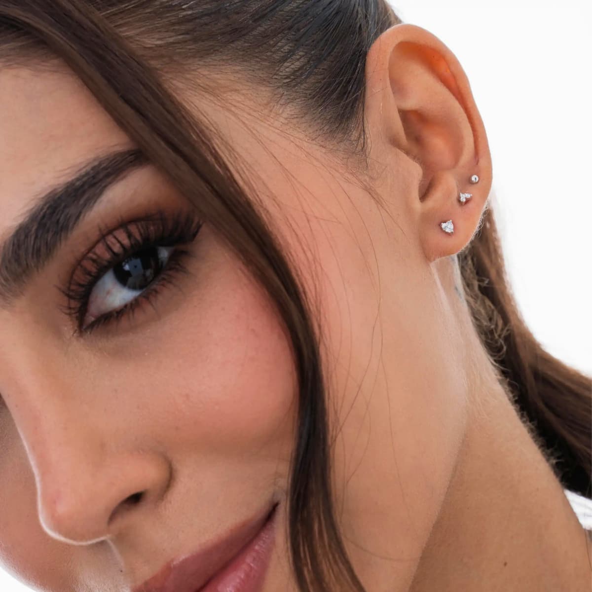 Aretes Topos Heart 2x3 mm Plata Ley 925 mujer oreja detalle