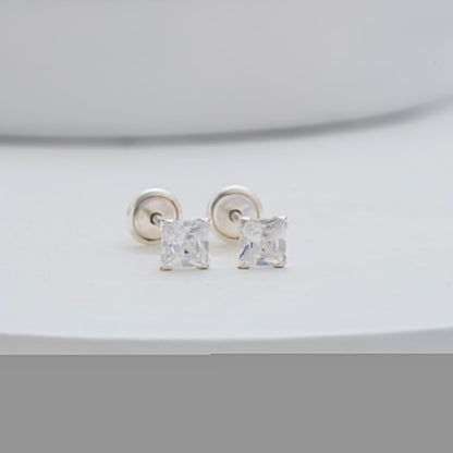 Aretes Topos Royal SB 4 mm Plata Ley 925 con fondo blanco · Unisex · OM JOYERÍA