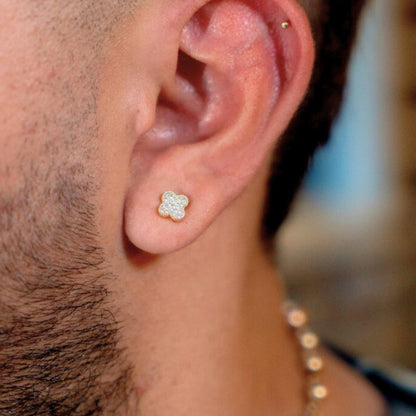 Aretes Trébol Circonias 7 mm – Oro Laminado 18K | OM JOYERÍA