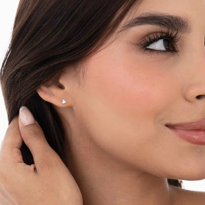 Aretes Topos Tria Luxe MT 3 mm Plata Ley 925 mujer oreja detalle