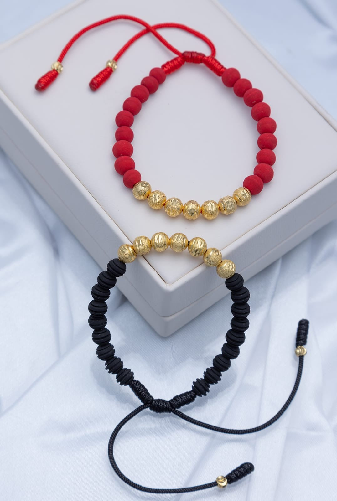 Manillas de pareja con neopreno y balines diamantados de 6mm de Oro Laminado 18k