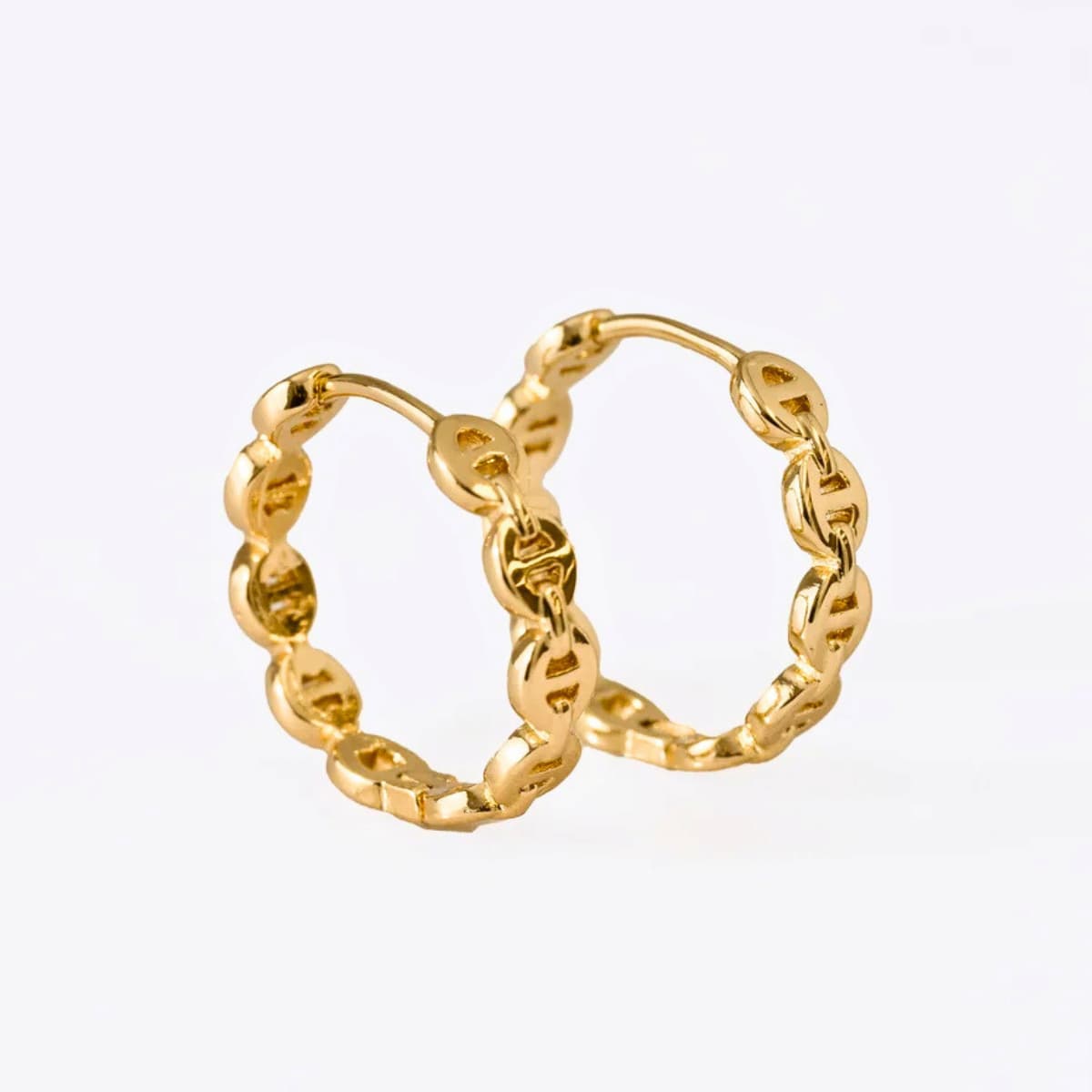 Aretes Candongas G – Oro Laminado 18K | OM JOYERÍA