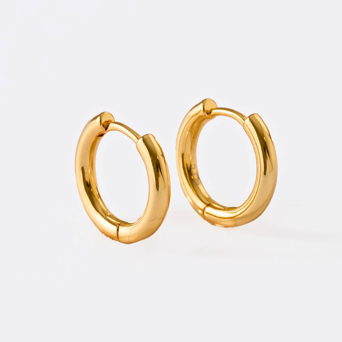 Aretes Candongas Royal L – Oro Laminado 18K | OM JOYERÍA