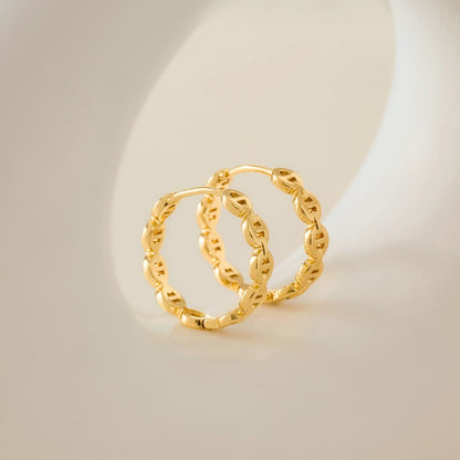 Aretes Candongas G – Oro Laminado 18K | OM JOYERÍA