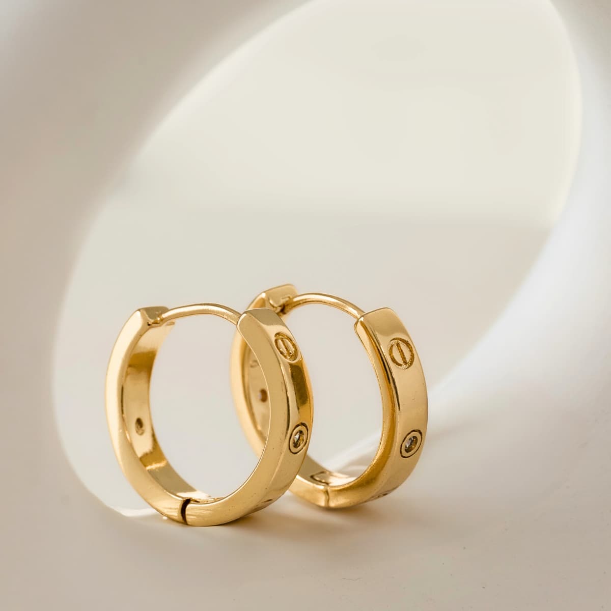 Aretes Candongas CT My Love – Oro Laminado 18K | OM JOYERÍA