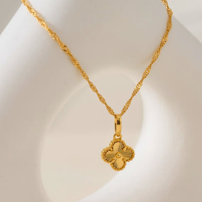 Dije Clover Sol Esfera – Oro Laminado 18K | OM JOYERÍA