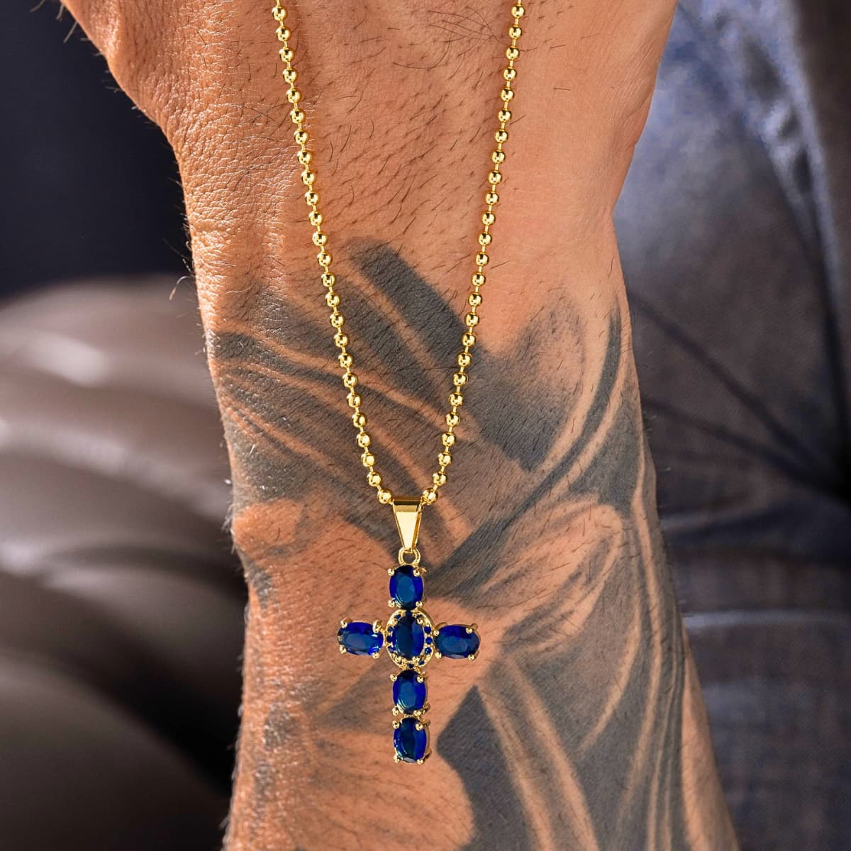 Dije Blue Brightness Cruz Zafiro Oro Laminado 18K - Modelo hombre