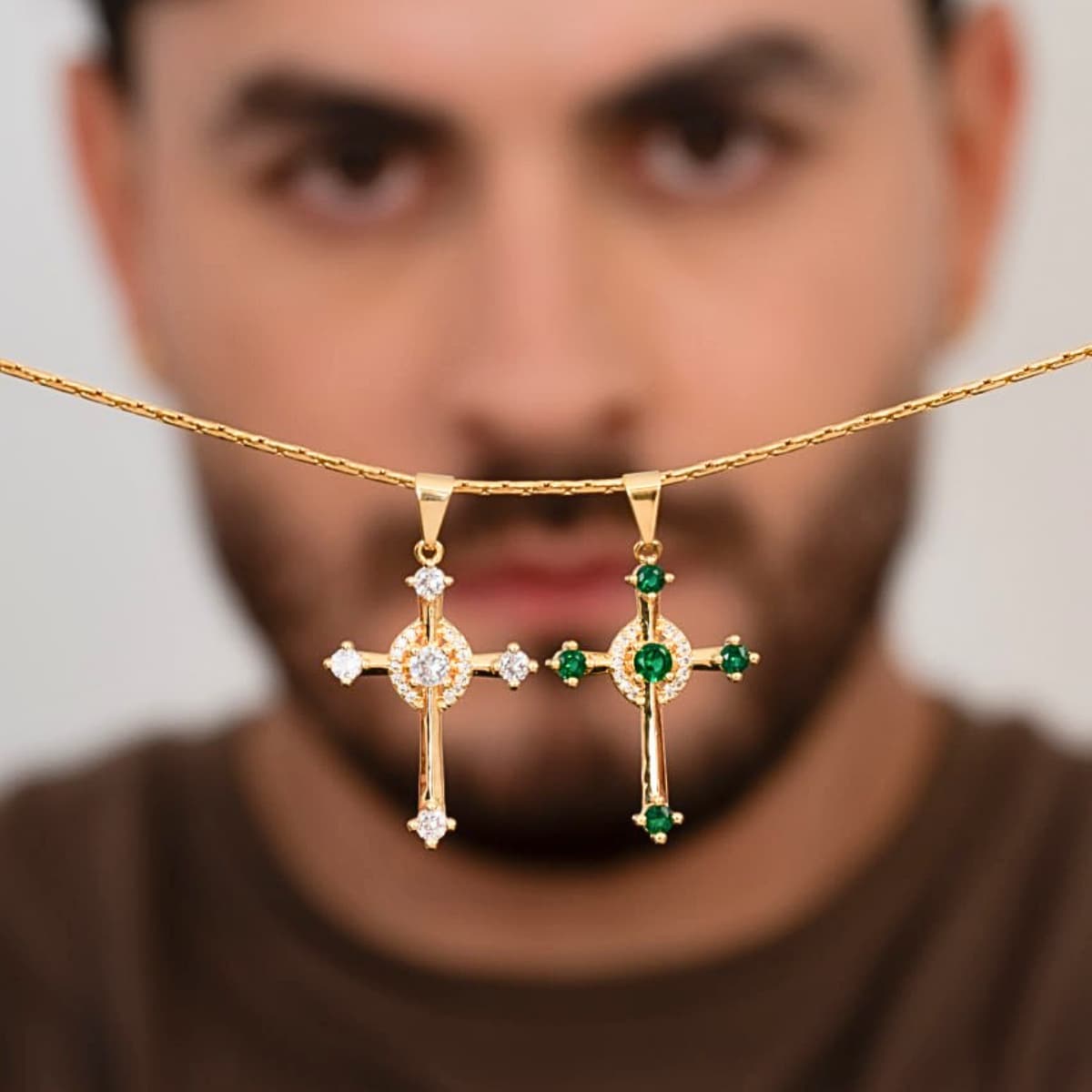 Dije Cruz Verde Esmeraldas Oro Laminado 18K - Ambas variantes