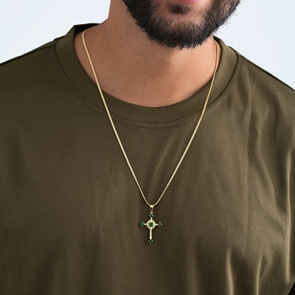 Dije Cruz Verde Esmeraldas Oro Laminado 18K - Modelo hombre