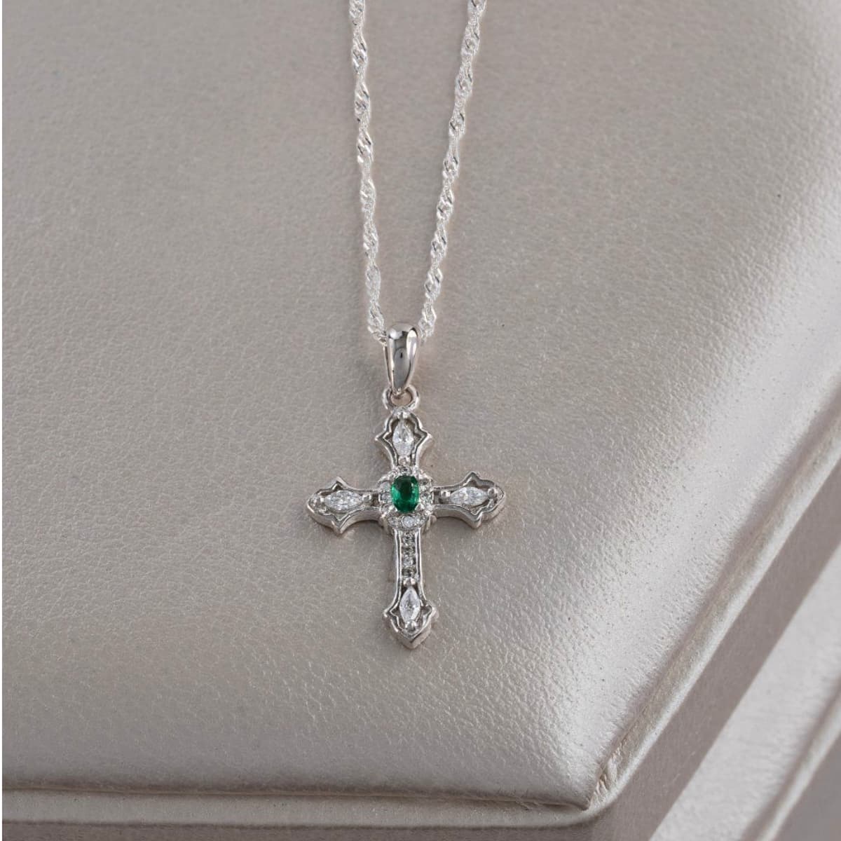Dije Emerald Faith Plata Ley 925 mujer — NO INCLUYE CADENA
