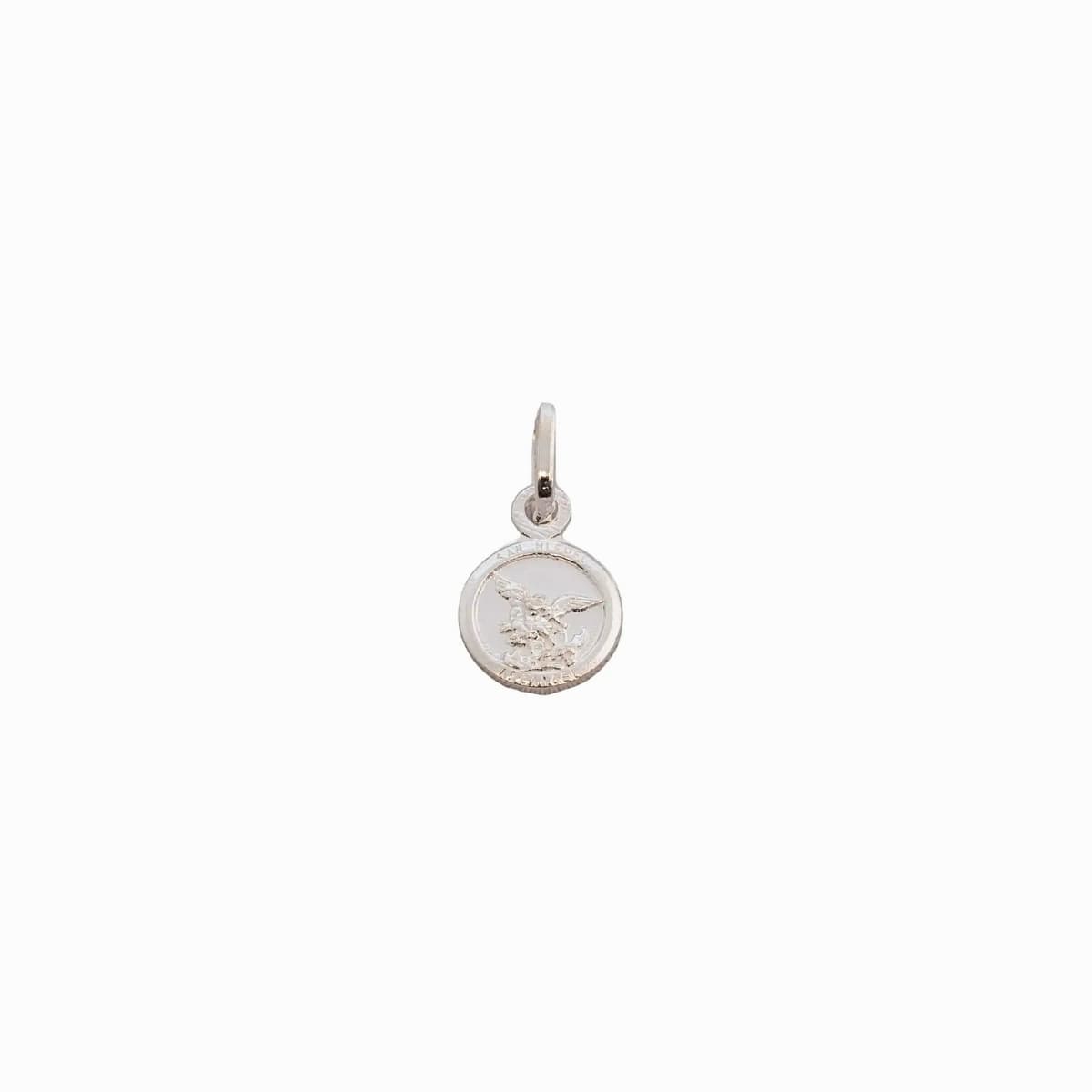 Dije Mini San Miguel Arcángel Redondo 0,7 cm Plata Ley 925 fondo blanco