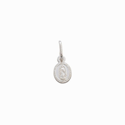 Dije Mini Virgen de Guadalupe XS 0,7 cm Plata Ley 925 fondo blanco