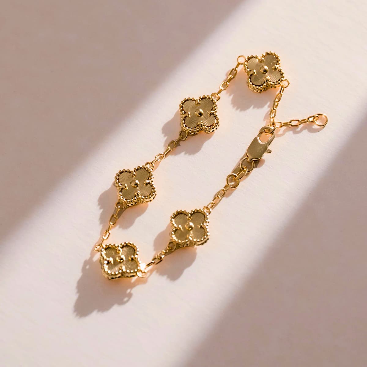 Pulsera Clover 1,2 cm – Oro Laminado 18K | OM JOYERÍA