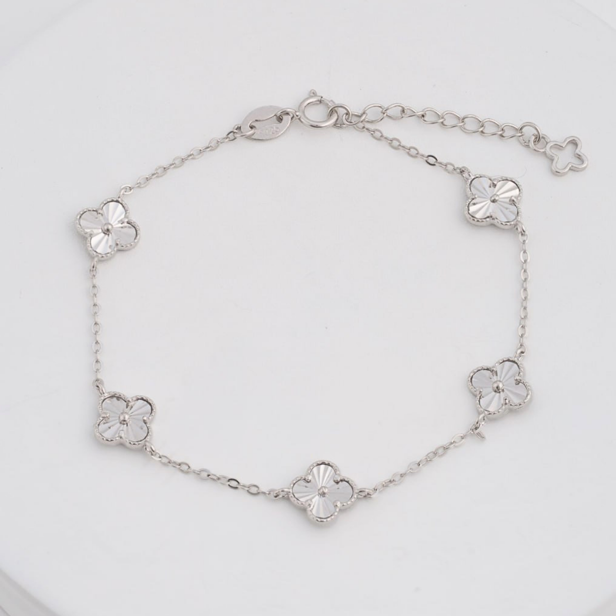 Pulsera Mini Clover Plata Ley 925 fondo blanco