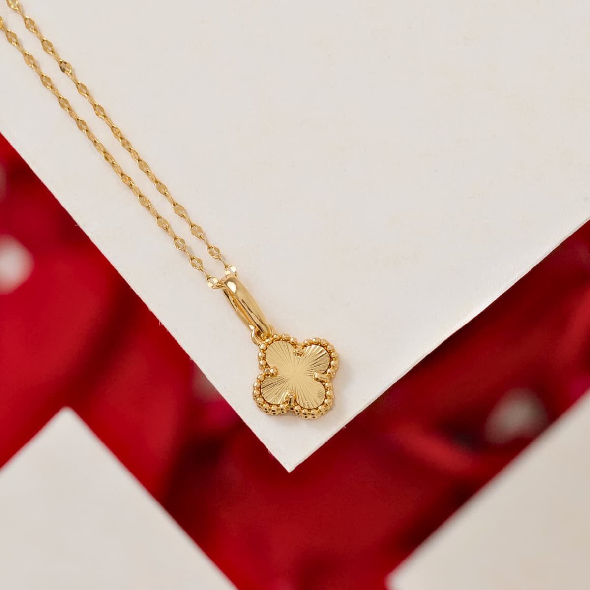 Dije My Sol Clover – Oro Laminado 18K | OM JOYERÍA