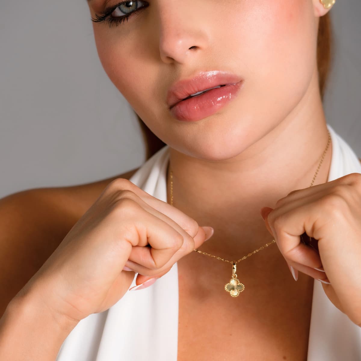 Dije My Sol Clover – Oro Laminado 18K | OM JOYERÍA