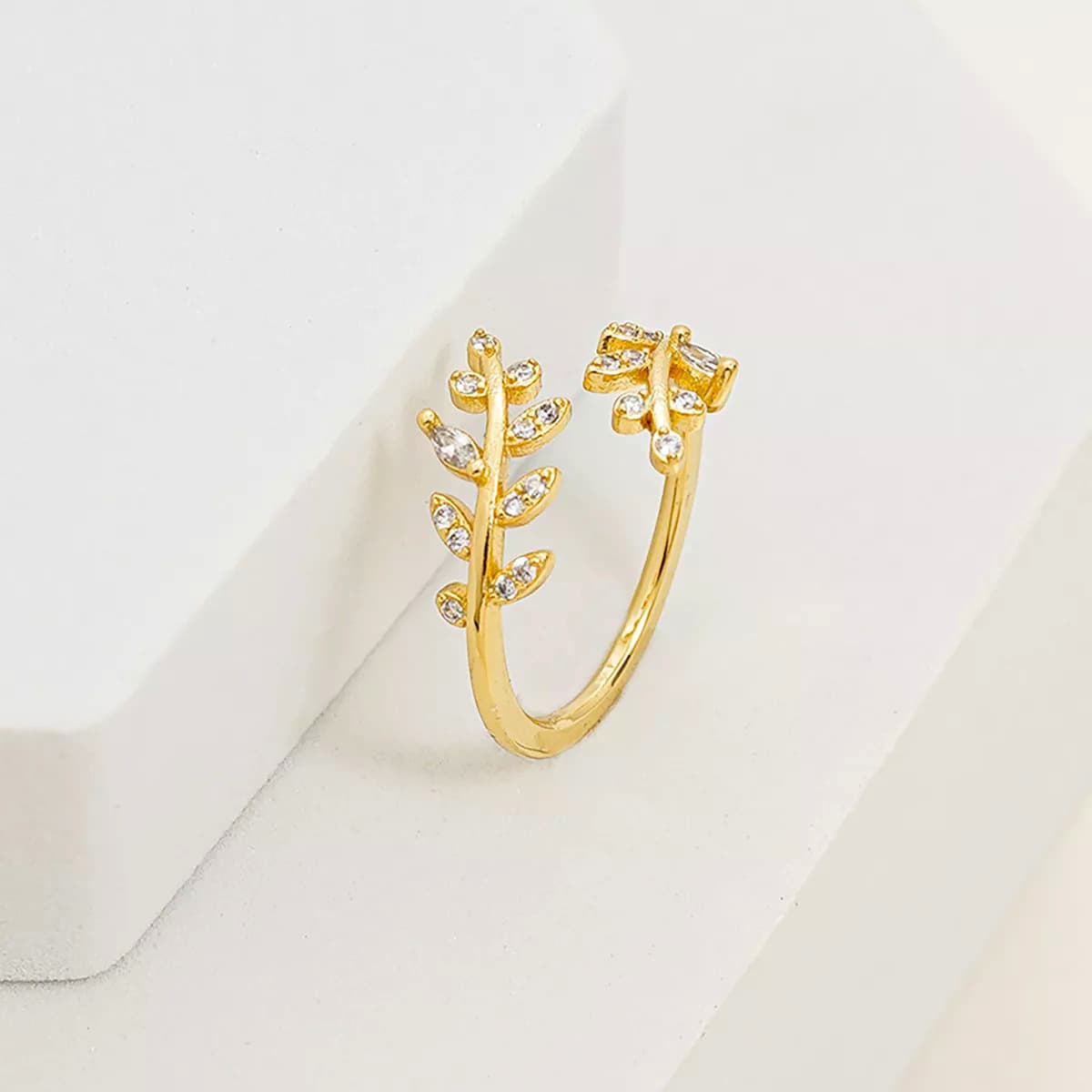 Anillo Victory Ajustable – Oro Laminado 18K | OM JOYERÍA