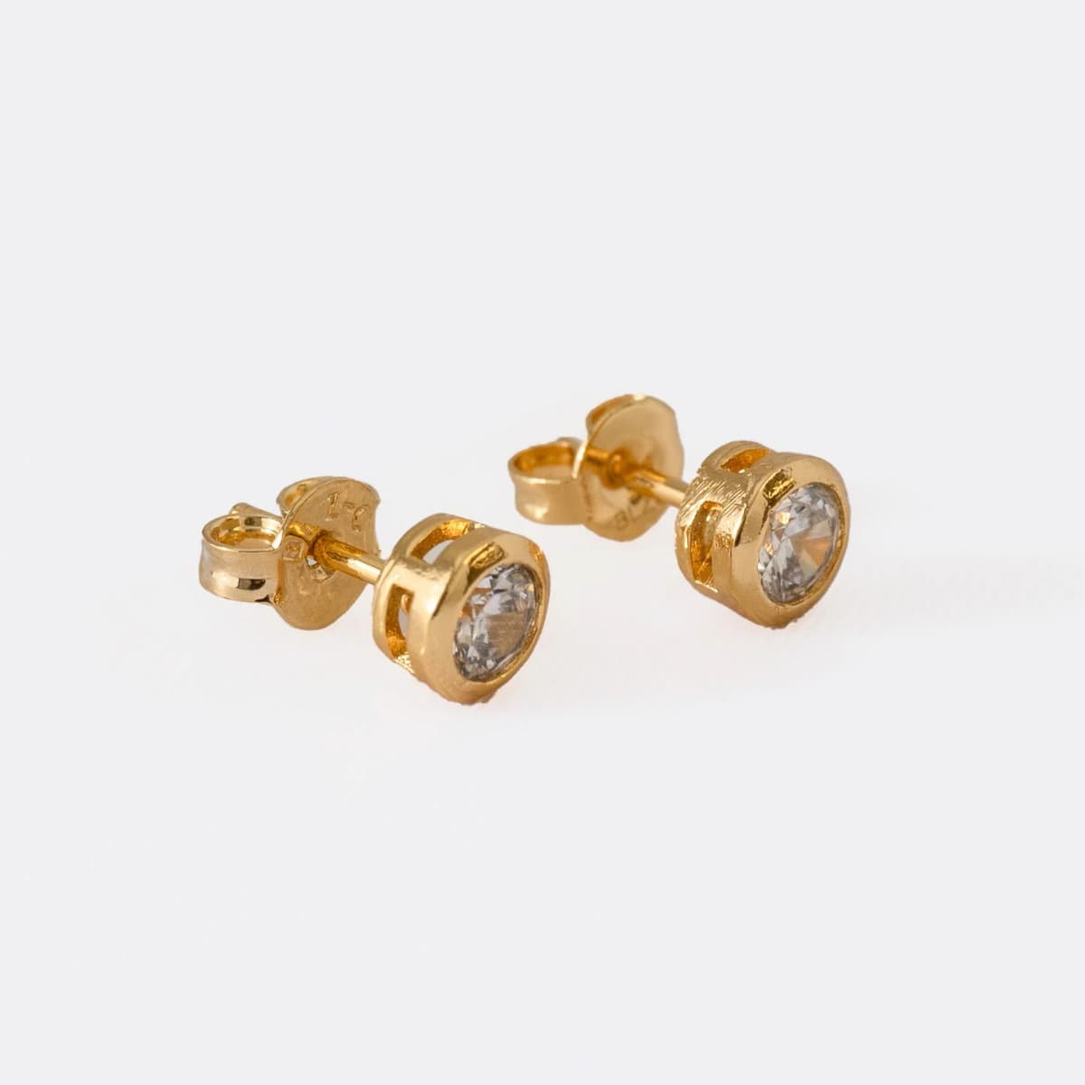 Aretes Topo Cristal 5mm Hombre – Oro Laminado 18K | OM JOYERÍA
