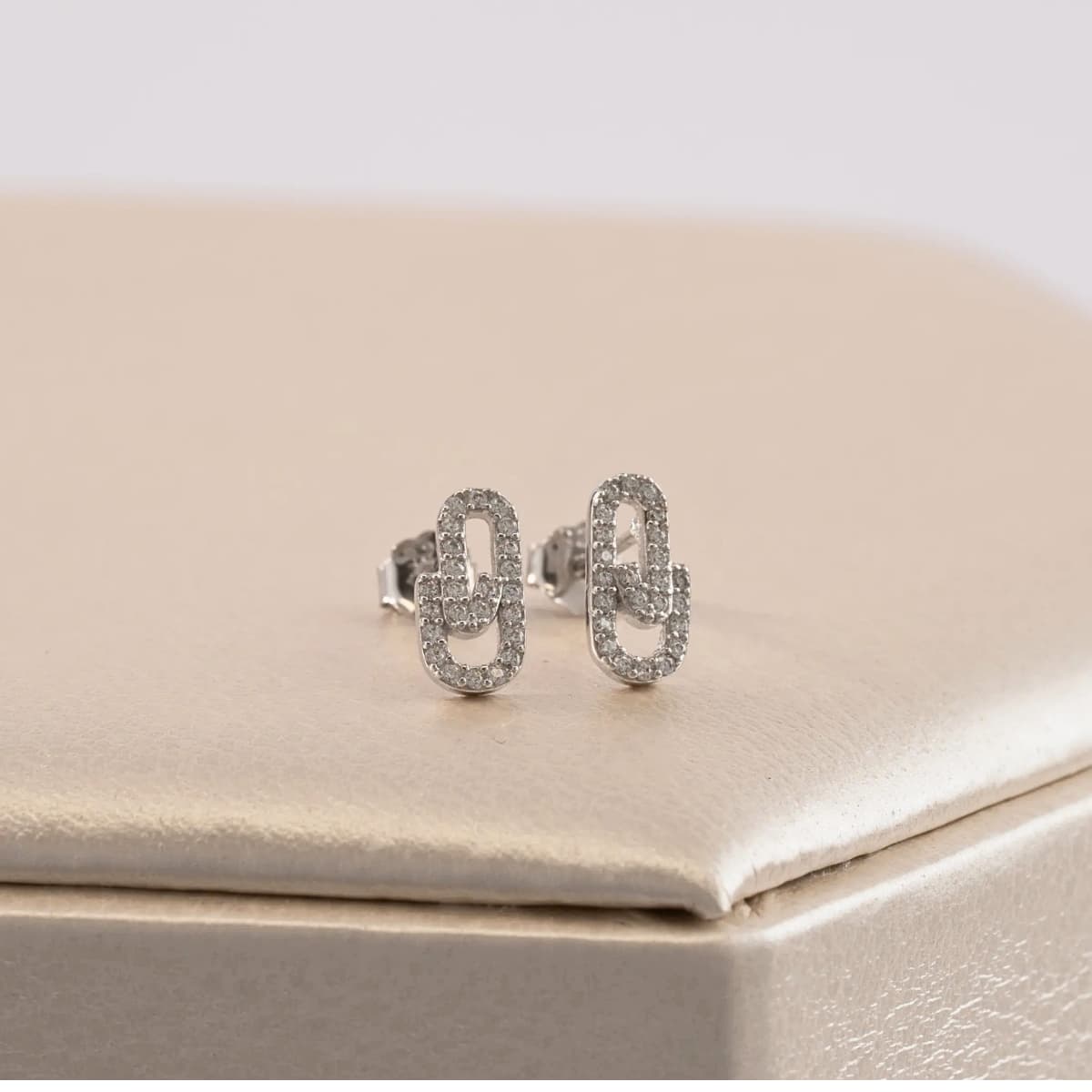 Aretes Topos Clip Shine 9.4 mm Plata Ley 925 sobre caja