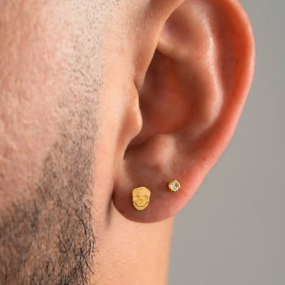 Aretes Topos Calavera Hombre – Oro Laminado 18K | OM JOYERÍA