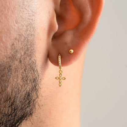 Aretes Candonga Cruz con Circonias – Oro Laminado 18K | OM JOYERÍA