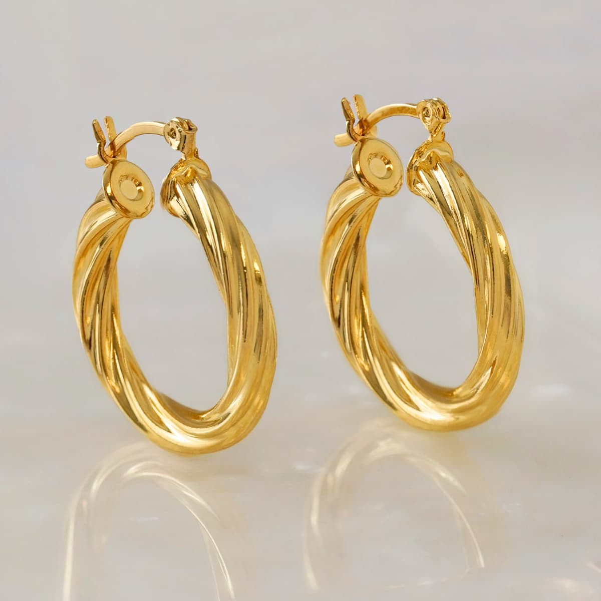 Candongas Twisted Stripes 2 cm y 2,6 cm – Oro Laminado 18K | OM JOYERÍA