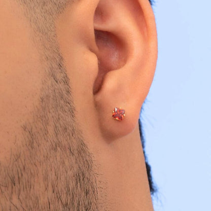 Aretes Topos Circón Cuadrado Unisex – Oro Laminado 18K | OM JOYERÍA