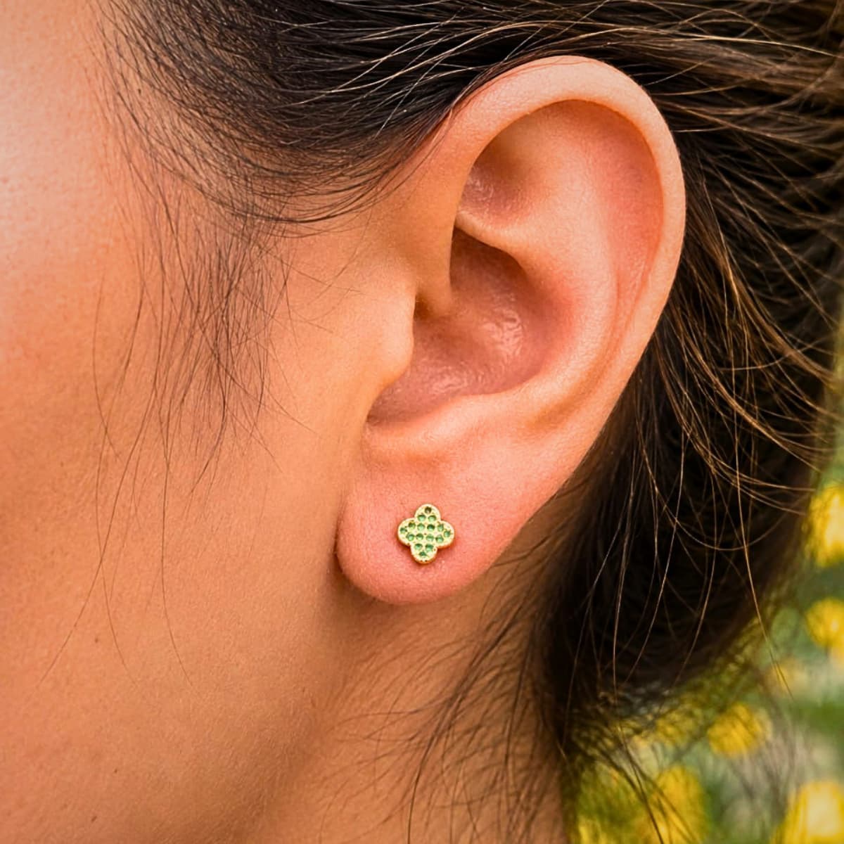 Aretes Trébol Circonias 7 mm – Oro Laminado 18K | OM JOYERÍA