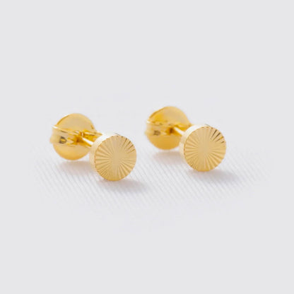 Aretes Topos Sol  – Oro Laminado 18K | OM JOYERÍA