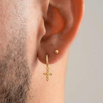 Aretes Topos Balín 2mm Unisex – Oro Laminado 18K | OM JOYERÍA