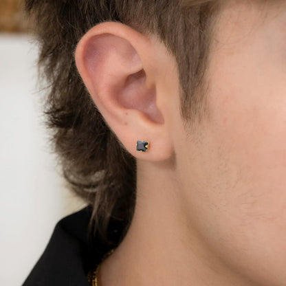 Aretes Topos Circón Cuadrado Unisex – Oro Laminado 18K | OM JOYERÍA