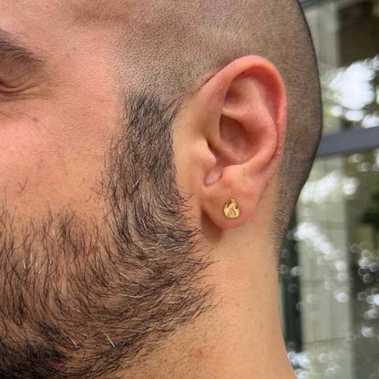 Aretes Topos Fuego Unisex – Oro Laminado 18K | OM JOYERÍA
