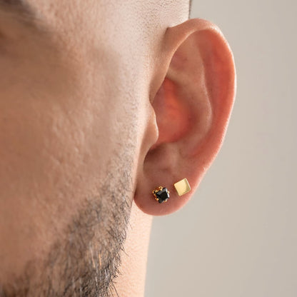 Aretes Topos Cuadrados Hombre 5mm – Oro Laminado 18K | OM JOYERÍA
