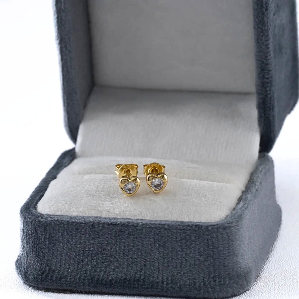Aretes Topos Corazón Crystal Oro Laminado 18K | OM JOYERÍA