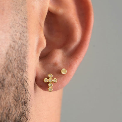 Aretes Cruz Majestic G Unisex – Oro Laminado 18K | OM JOYERÍA