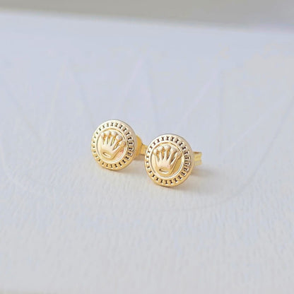 Aretes Topos Rolex 8 mm Oro Laminado 18K | OM JOYERÍA