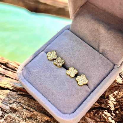 Aretes Trébol Circonias 7 mm – Oro Laminado 18K | OM JOYERÍA