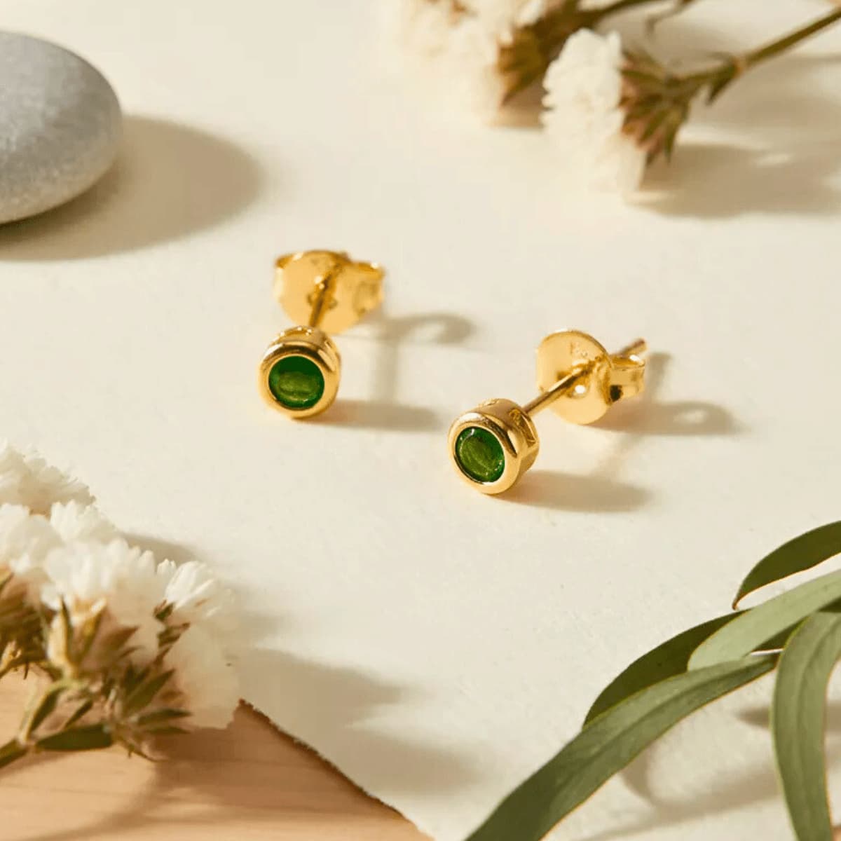 Aretes Topos Green Circle Hombre – Oro Laminado 18K | OM JOYERÍA